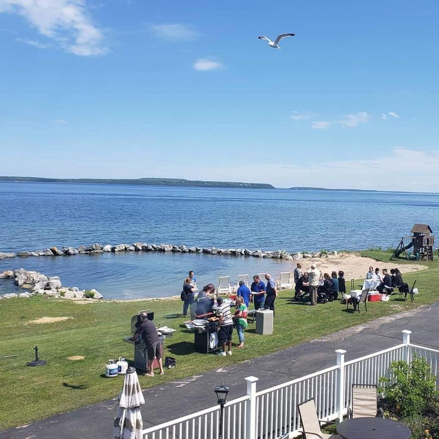Baymont By Wyndham St. Ignace Lakefront Екстериор снимка