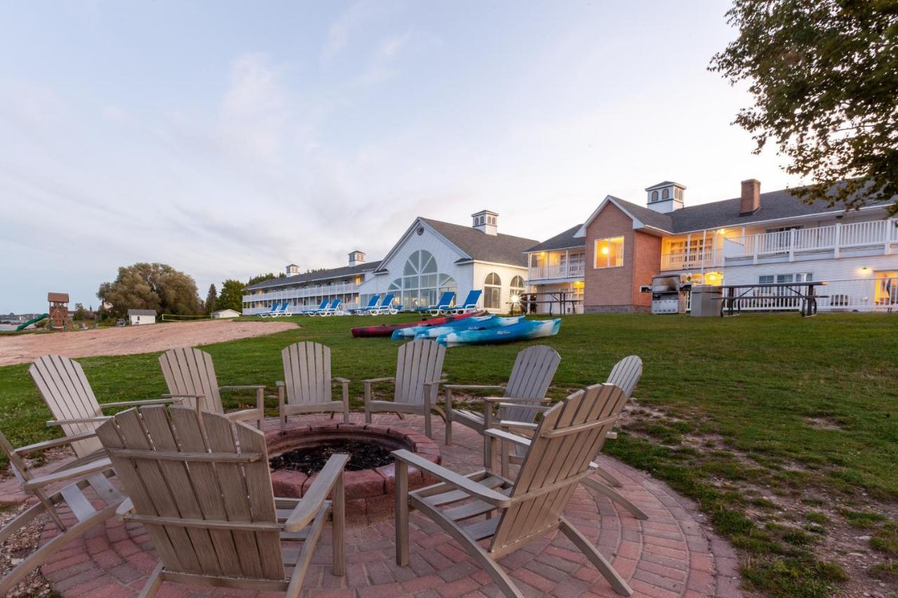 Baymont By Wyndham St. Ignace Lakefront Екстериор снимка