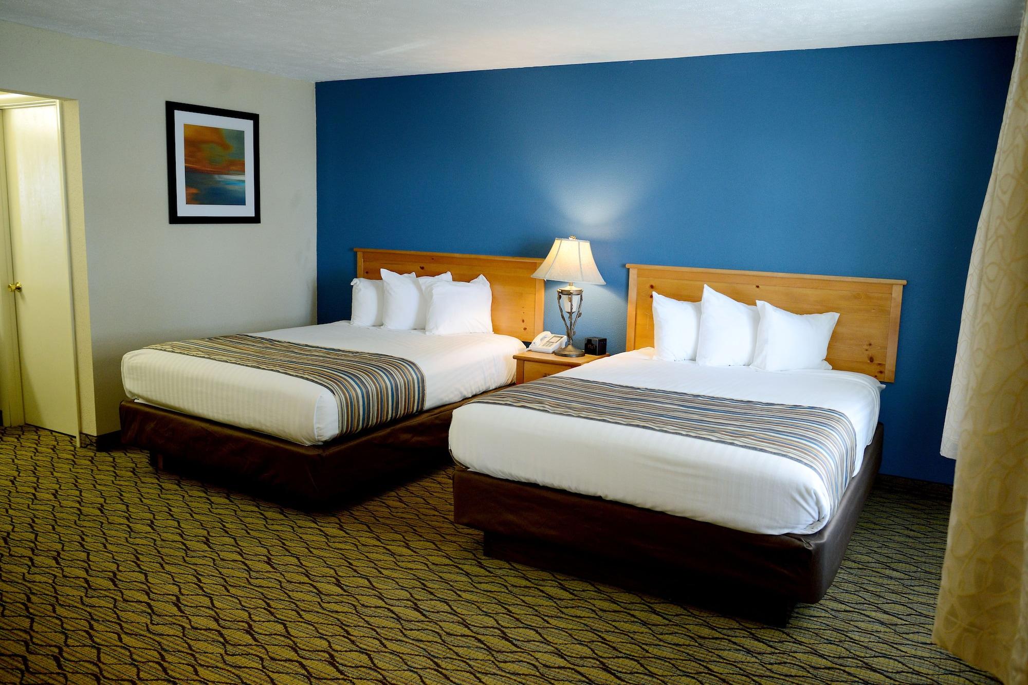 Baymont By Wyndham St. Ignace Lakefront Екстериор снимка