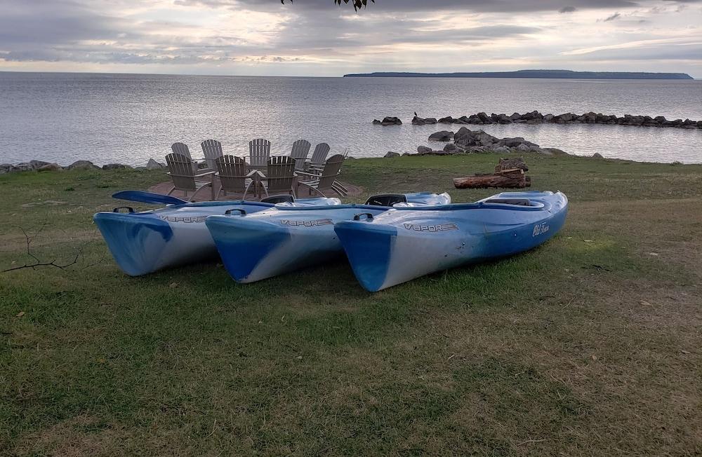 Baymont By Wyndham St. Ignace Lakefront Екстериор снимка