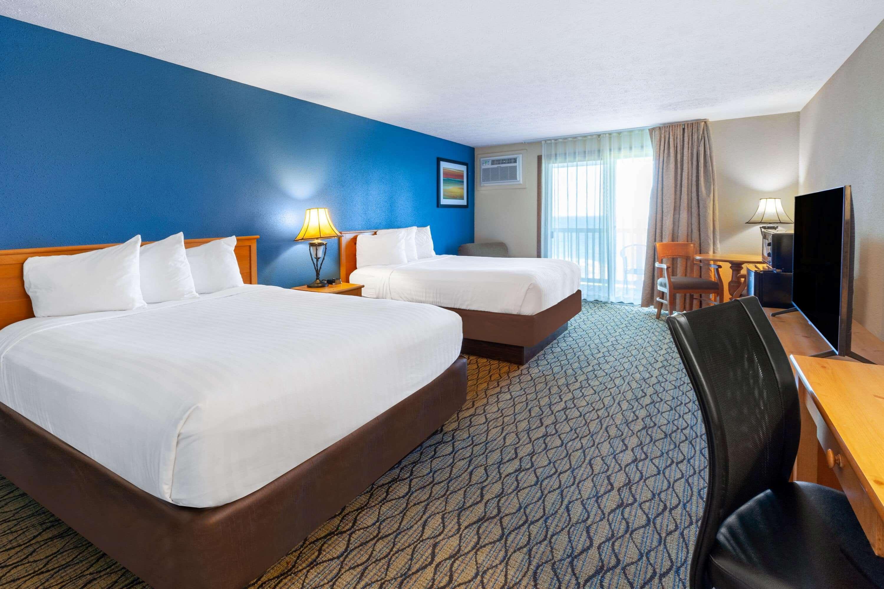Baymont By Wyndham St. Ignace Lakefront Екстериор снимка
