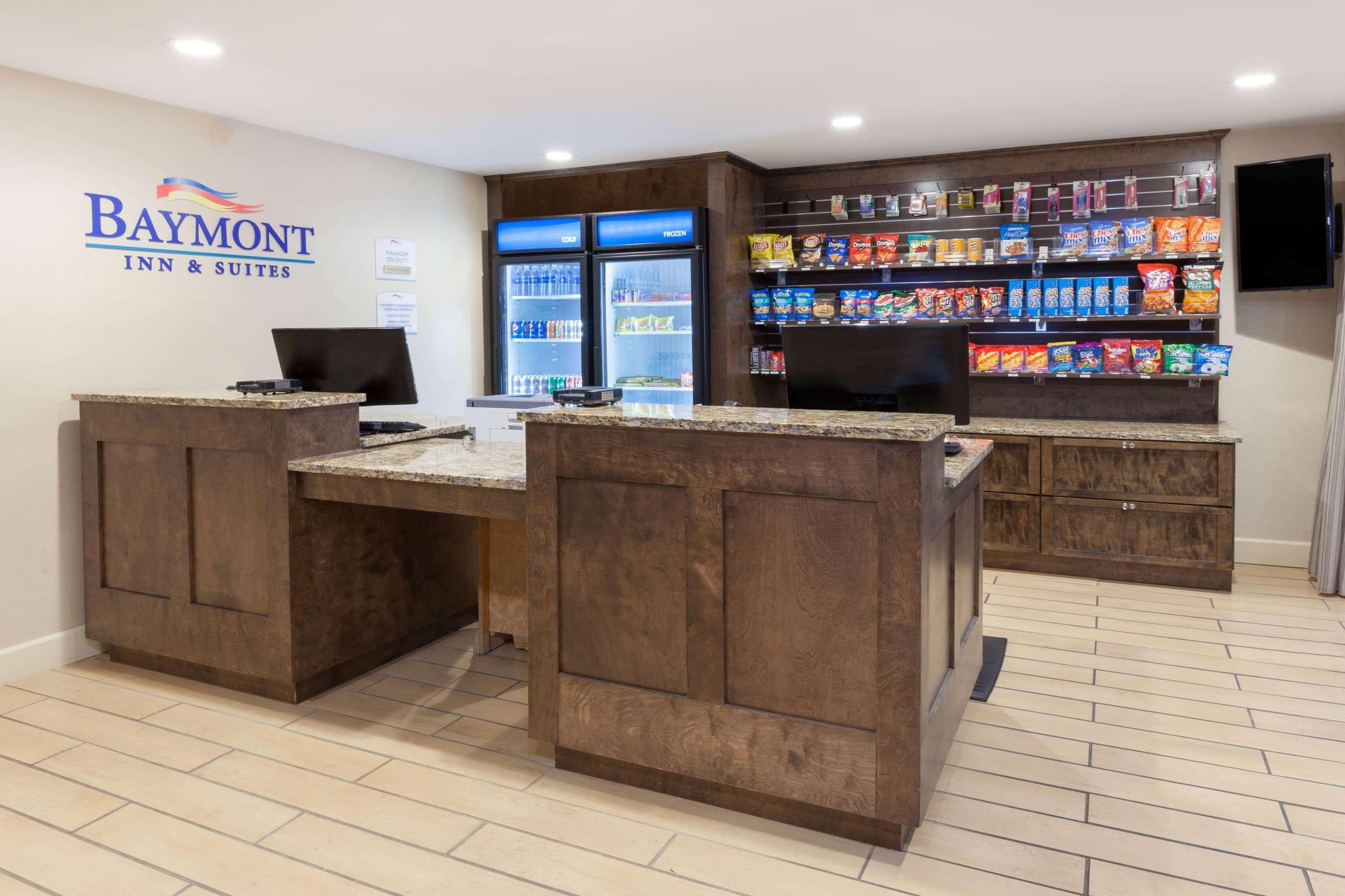 Baymont By Wyndham St. Ignace Lakefront Екстериор снимка