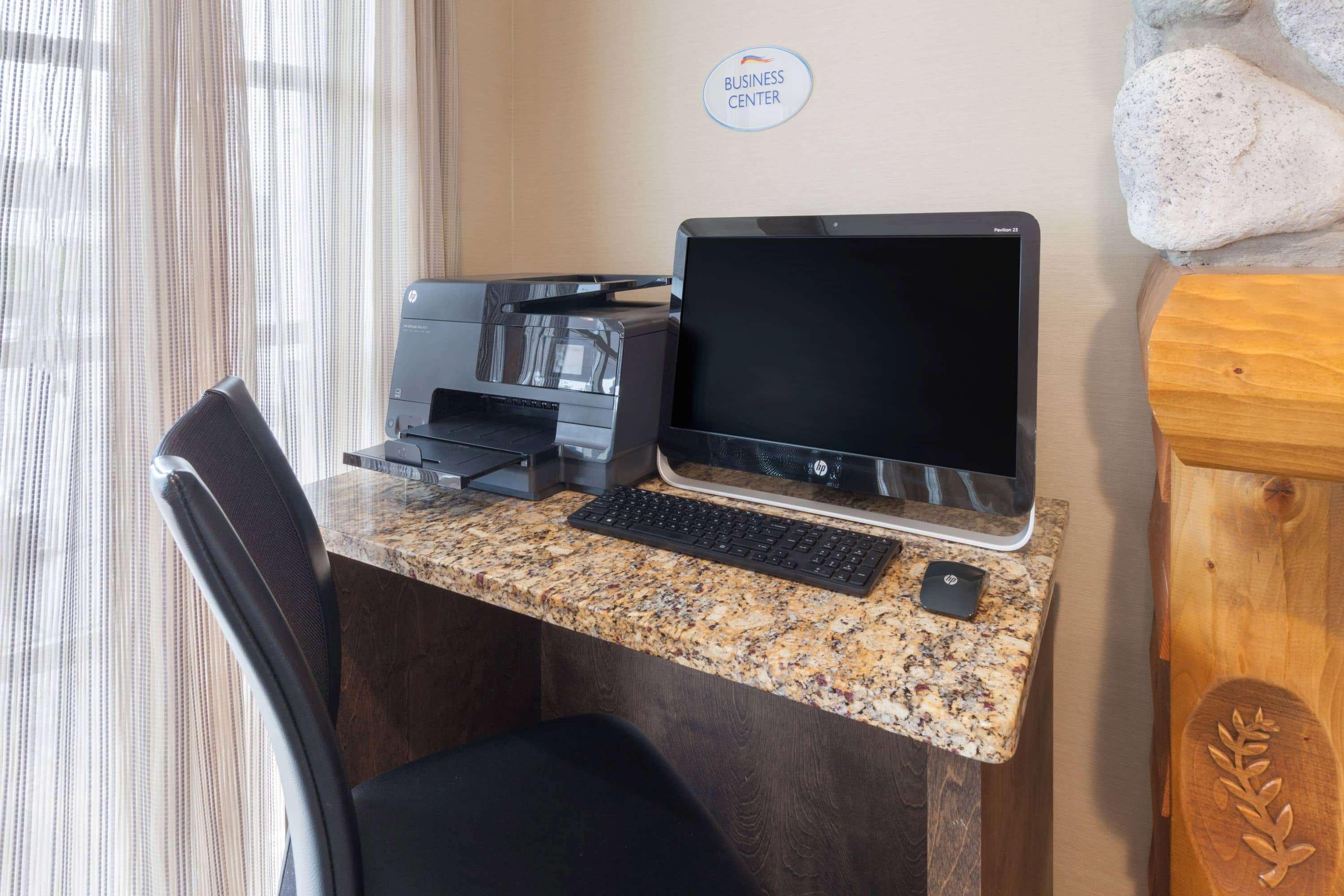 Baymont By Wyndham St. Ignace Lakefront Екстериор снимка