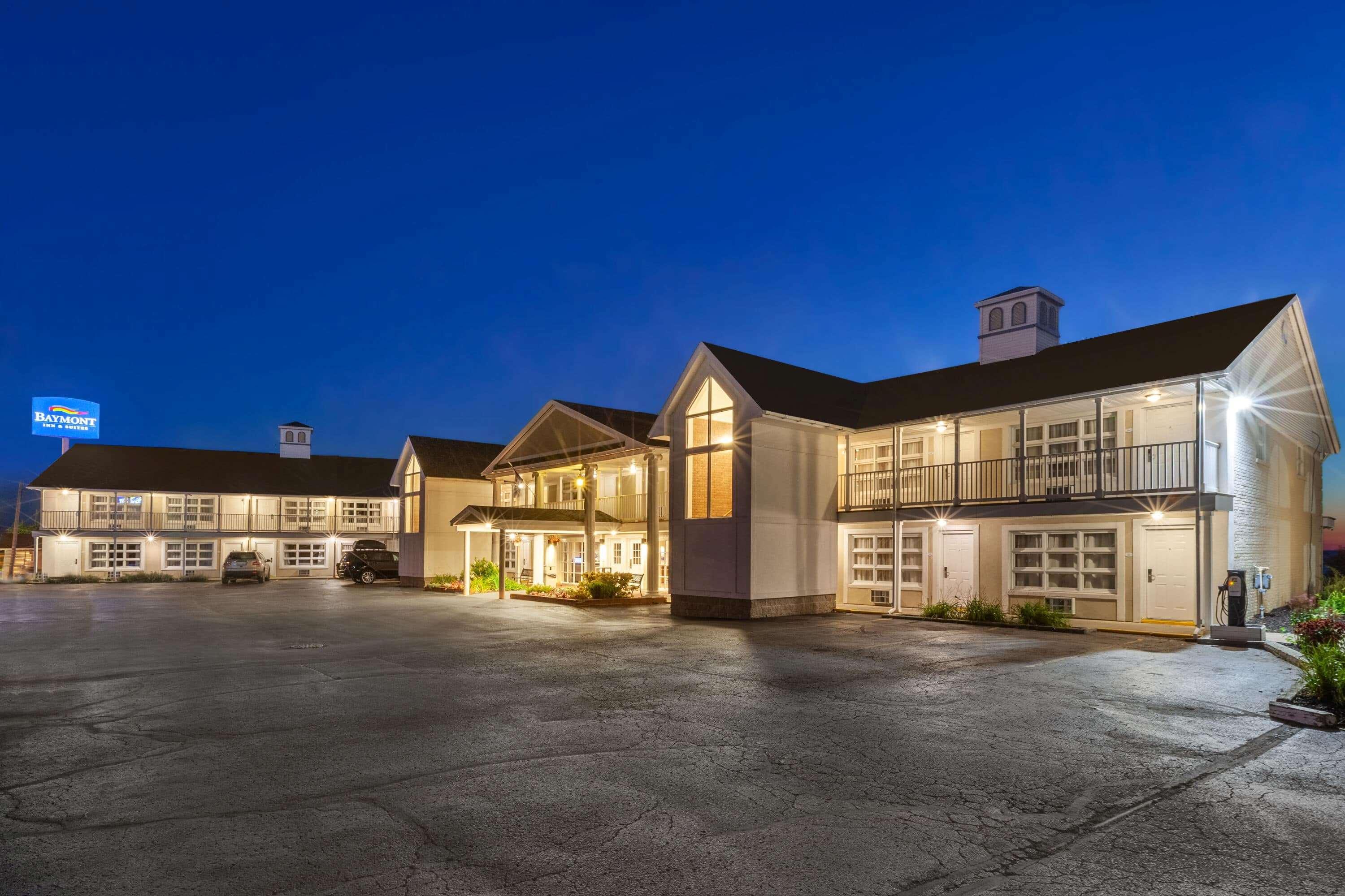 Baymont By Wyndham St. Ignace Lakefront Екстериор снимка