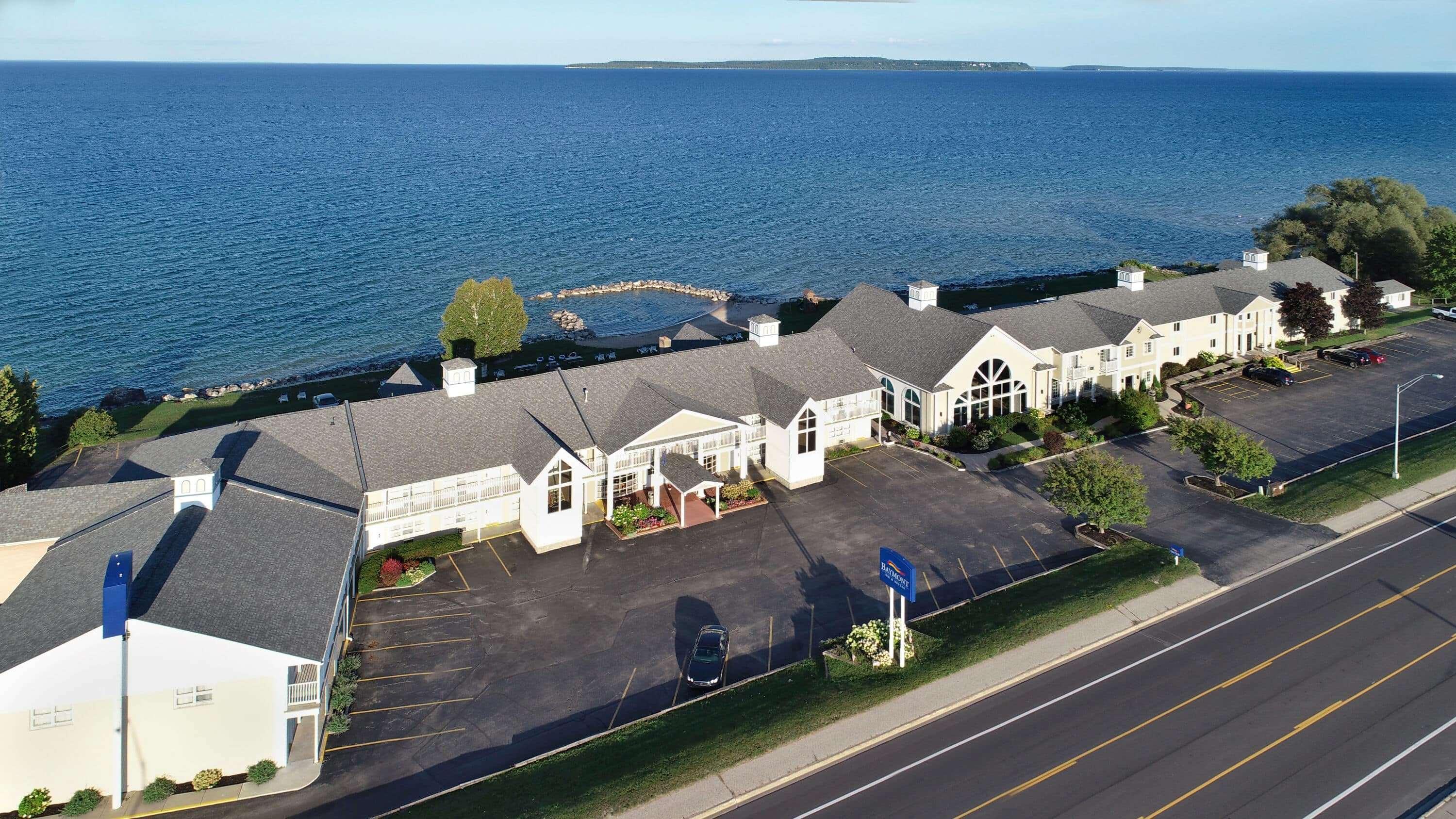 Baymont By Wyndham St. Ignace Lakefront Екстериор снимка