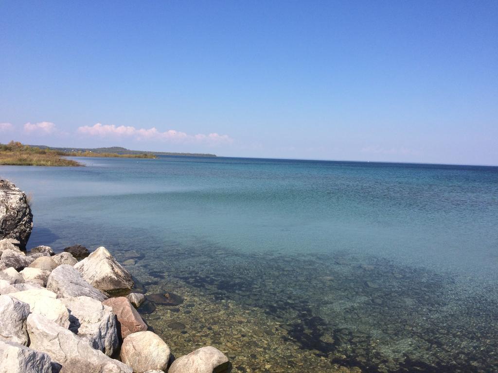 Baymont By Wyndham St. Ignace Lakefront Екстериор снимка