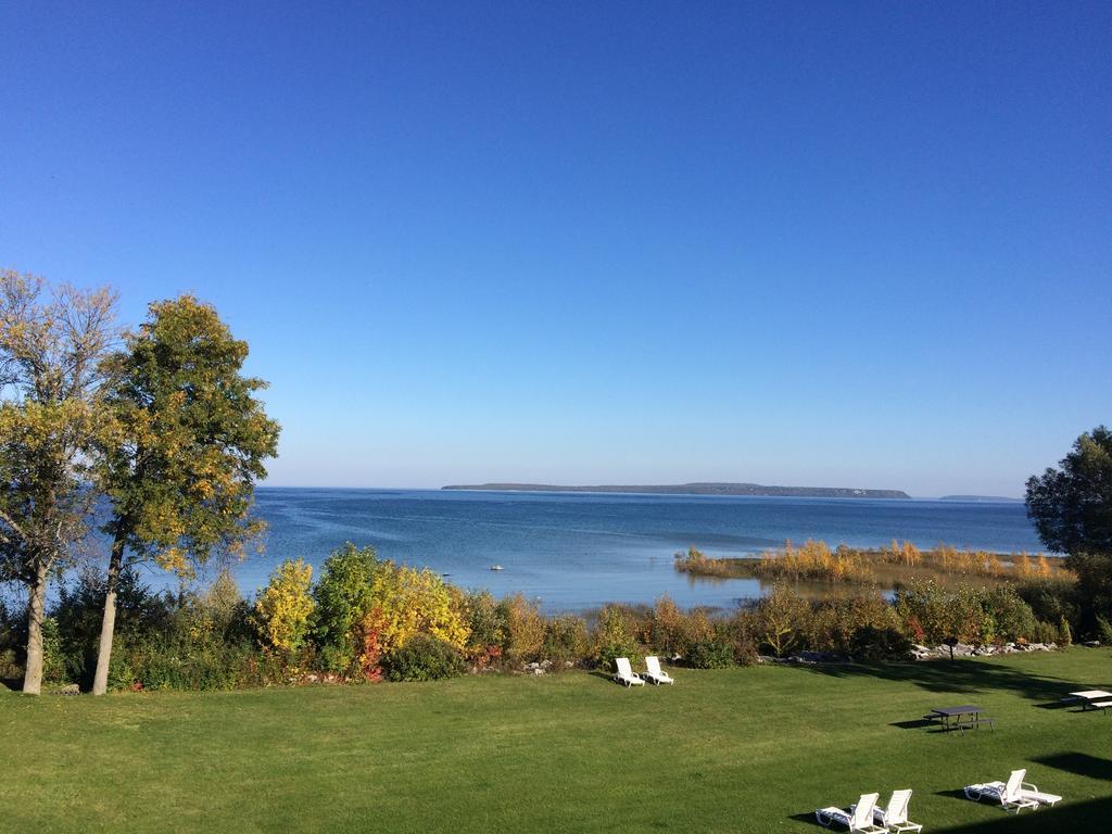 Baymont By Wyndham St. Ignace Lakefront Екстериор снимка
